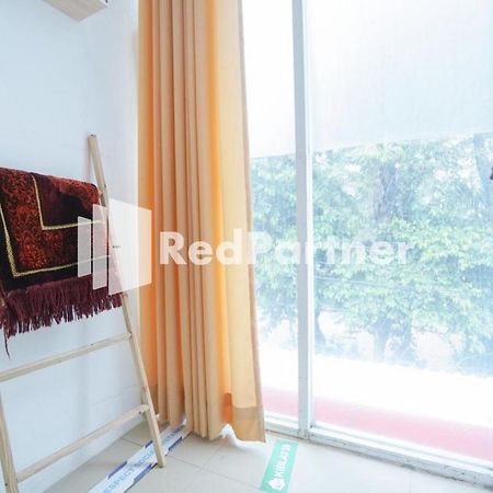 Eascot Hotel RedPartner Jakarta Exterior foto