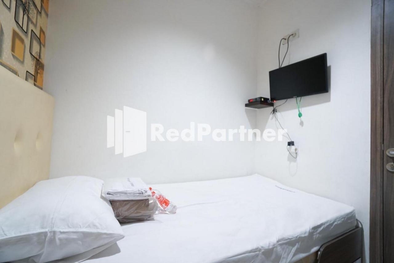 Eascot Hotel RedPartner Jakarta Exterior foto