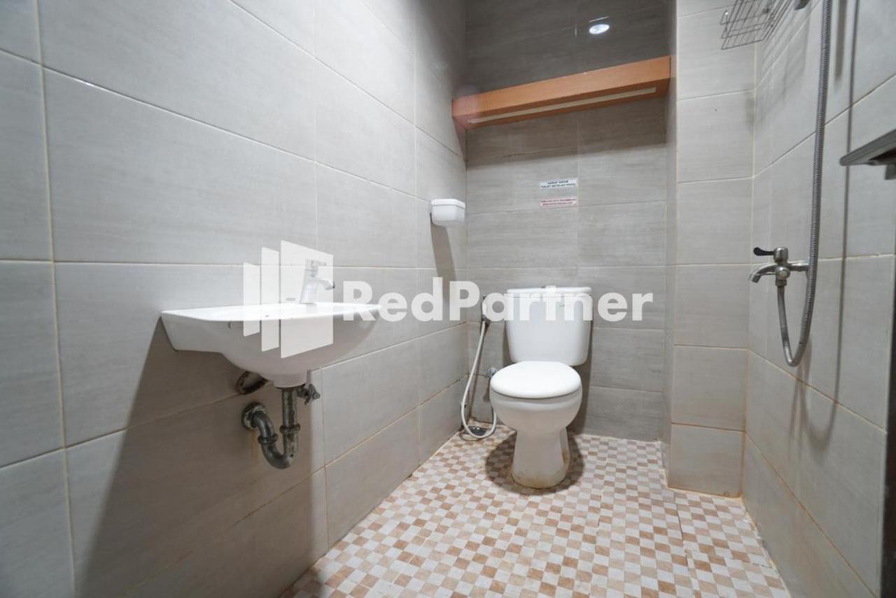 Eascot Hotel RedPartner Jakarta Exterior foto