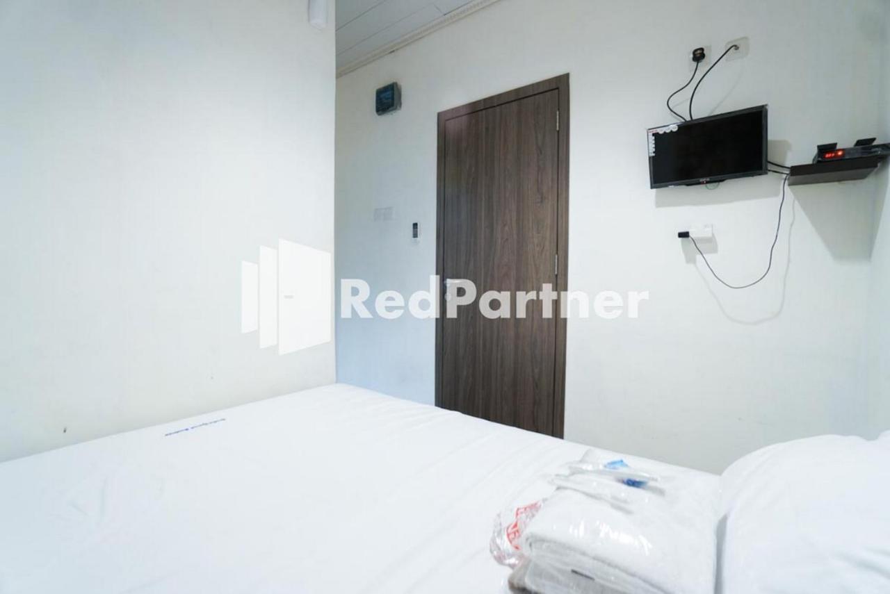 Eascot Hotel RedPartner Jakarta Exterior foto